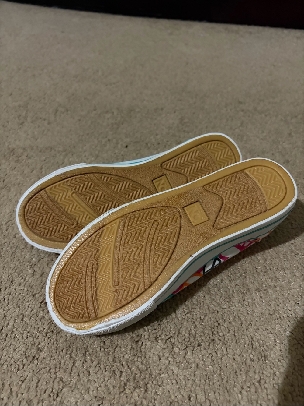 NWOT Old Navy White Canvas Sneakers with Multicolor Peace Signs and Pink Laces - Picture 4 of 4